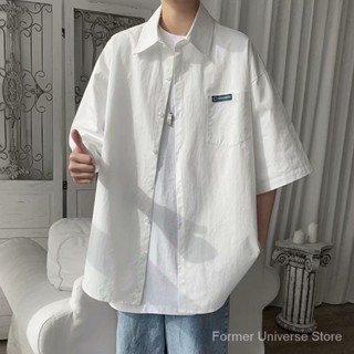 เสื้อเชิ้ตแขนสั้นลําลอง ทรงหลวม สีขาว สีดําเข้ม แฟชั่นฤดูร้อน สําหรับผู้ชาย sh1321