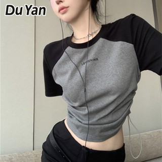 Du Yan เสื้อยืดคอกลม แขนสั้น สีขาว สไตล์บอททอม สําหรับผู้หญิง Y2K