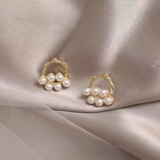 Korean version of advanced feeling small gentle pearl earring temperament retro hollowed-out geometric circle temperament earrings