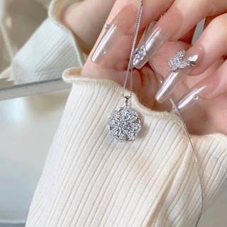 Rotating four-leaf clover necklace ins style extravagant minority high-end online celebrity clavicle best friend birthday gift for his girlfriend