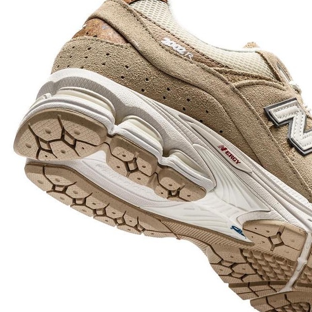 Sneaker New Balance 2002R Rsc Sand Stone Beige Versatile | Shopee Thailand