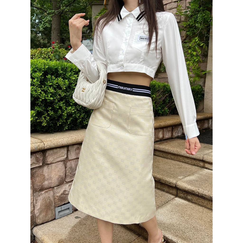 fvh8-miu-miu-23-autumn-and-winter-new-letter-embroidery-short-shirt-overskirt-suit-womens-striped-letter-thread-waist-decoration