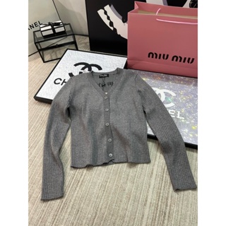 8VH8 MIU MIU 23 autumn and winter New simple V-neck knitted cardigan back embroidered letter craft design knitted shirt