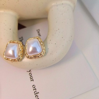 S925 Silver Needle Retro Hong Kong Style Pearl Earrings New Fashionable Elegant Warm Elegant Square Earrings Irregular Earrings