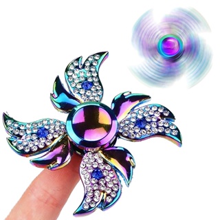 ของเล่น Tri Finger Spinner EDC Fidget อัลลอยด์ คริสตัล รูปปีก 4 สีรุ้ง ของขวัญ สําหรับเล่นคลายเครียด ☆Dysunbey