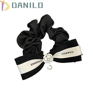 Danilo กิ๊บติดผม ลายดอกคามิเลีย ตัวอักษร ประดับมุกน่ารัก ขนาดเล็ก สีดํา และสีขาว สําหรับผู้หญิง