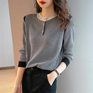 เสื้อกันหนาวแขนยาว ผ้าถัก ทรงหลวม ระบายอากาศได้ดี ลายสก๊อต สีดํา และสีขาว แฟชั่นฤดูใบไม้ร่วง สําหรับผู้หญิง