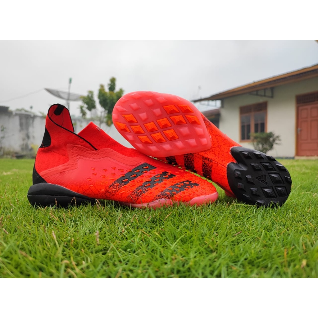 laceless futsal shoes
