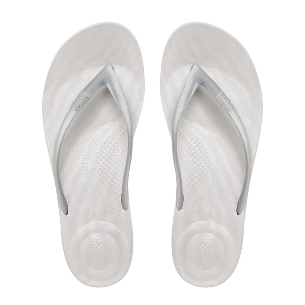 fitflop-iqushion-รองเท้าแตะแบบหูหนีบผู้หญิง-รุ่น-e54-011-สี-silver