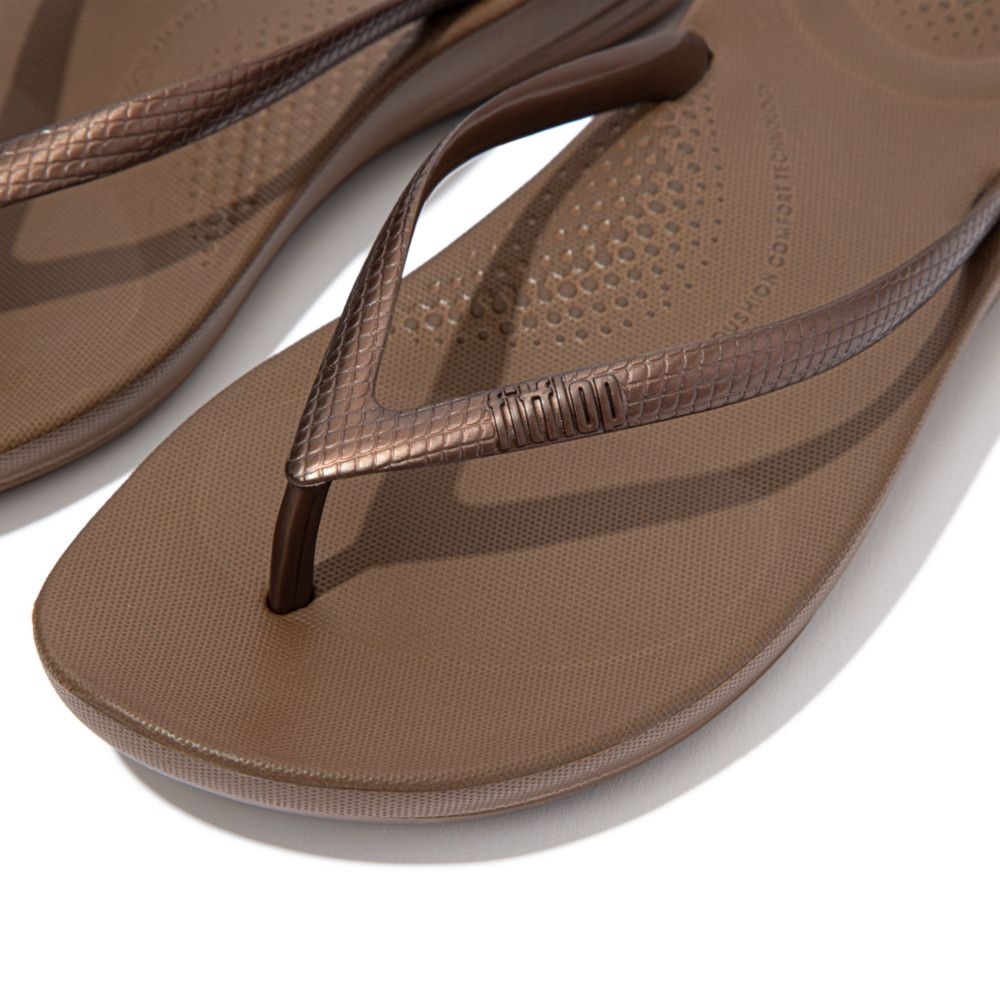 fitflop-iqushion-รองเท้าแตะแบบหูหนีบผู้หญิง-รุ่น-e54-012-สี-bronze