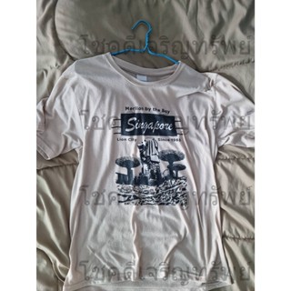 เสื้อยืด ซื้อมาจากสิงคโปร์ ขนาด L ขายตามสภาพนะครับ 30บาท