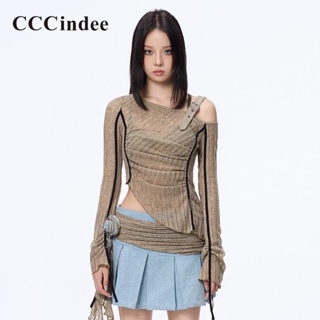 Cccindee เสื้อยืดแขนยาว คอไม่สม่ําเสมอ เข้ารูป แต่งรูกลวง สีคอนทราสต์ แฟชั่นใหม่ สําหรับผู้หญิง 2023