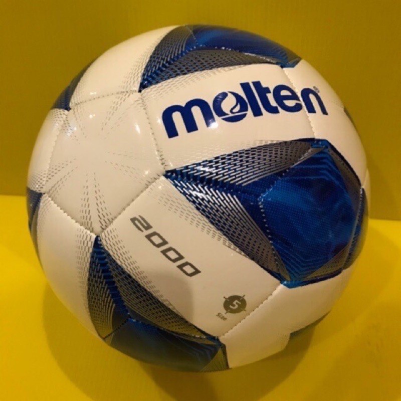 ภาพหน้าปกสินค้าลูกฟุตบอล molten F5A2000 จากร้าน spl7tsi4ic บน Shopee