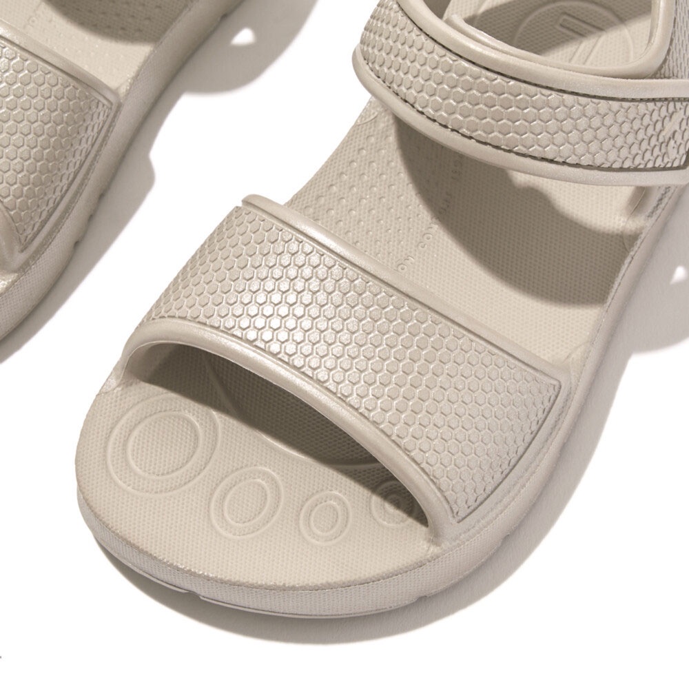 fitflop-iqushion-shimmer-ergonomic-รองเท้าแตะสำหรับเด็ก-รุ่น-gi9-011-สี-silver