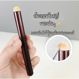 Cây cọ Talip phong cách Hàn Quốc dạng di động, cọ concealer Talip không để lại vệt, lông rất mềm, giúp tán concealer như dùng đầu ngón tay, mềm đặc biệt.