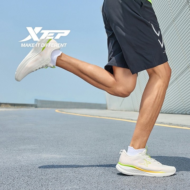 XTEP รองเท้าวิ่งสำหรับผู้ชาย ออกแบบมาเพื่อดูดซับแรงกระแทกและระบายอากาศได้ดี — รองเท้ากีฬา แบรนด์ Xtep ของแท้ 100% เช็คราคาจาก Shopee Lazada thumbnail 2
