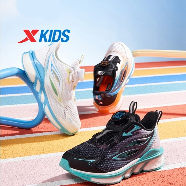 XTEP รองเท้าวิ่งตาข่ายระบายอากาศสำหรับเด็ก การออกแบบหัวเข็มขัดลูกบิดกันลื่นสำหรับเด็กผู้ชายฤดูร้อน — รองเท้ากีฬา แบรนด์ Xtep ของแท้ 100% เช็คราคาจาก Shopee Lazada thumbnail 3