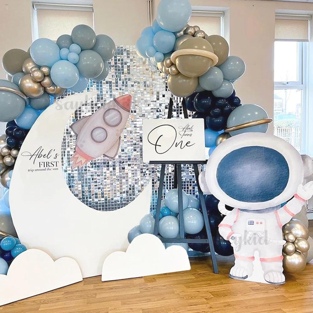 นักบินอวกาศ Spaceman Cutouts กระดาษแข็งฉากหลัง Rocket Space Theme DIY ...