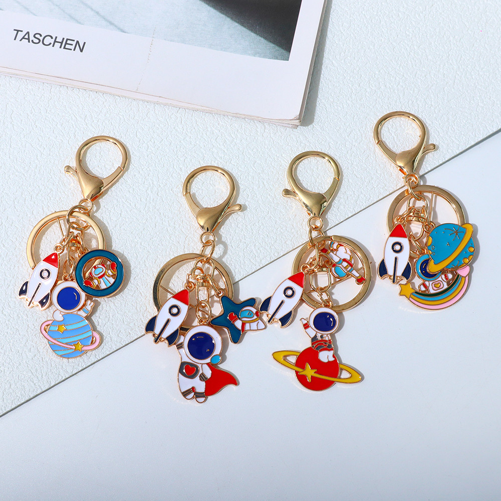 โลหะเรียบง่าย Spaceman Rocket Key แหวนการ์ตูนนักบินอวกาศพวงกุญแจสําหรับ ...