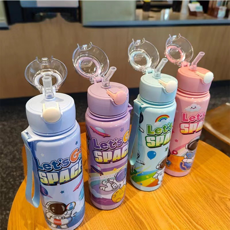かわいいキャラクター柄キッズ水筒 創意的でかわいいデザイン 大容量700ml ストロー付き練習用ボトル