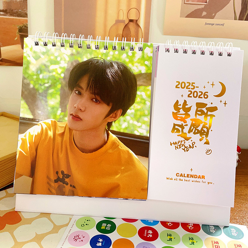 Liu Yaowen 20252026ปฏิทินตั้งโต๊ะสองปียุค Youth League Idol Star