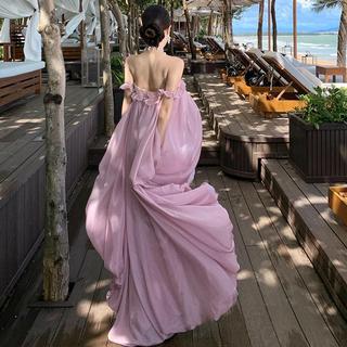 Bộ dạ tiệc nổi tiếng phong cách Pháp, thiết kế dây một chiếc và làm nổi bật vòng eo, phù hợp cho các dịp đặc biệt và ngày nghỉ.