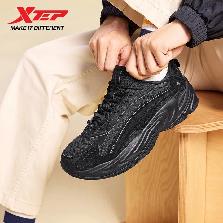 XTEP ผู้ชายรองเท้าสบายๆ 2025 ฤดูหนาว Durability Leisure Street สไตล์สนับสนุนกลางแจ้ง Rebound Retro ยางผู้หญิงรองเท้าผ้าใบ — รองเท้ากีฬา แบรนด์ Xtep ของแท้ 100% เช็คราคาจาก Shopee Lazada - รูปที่ 1