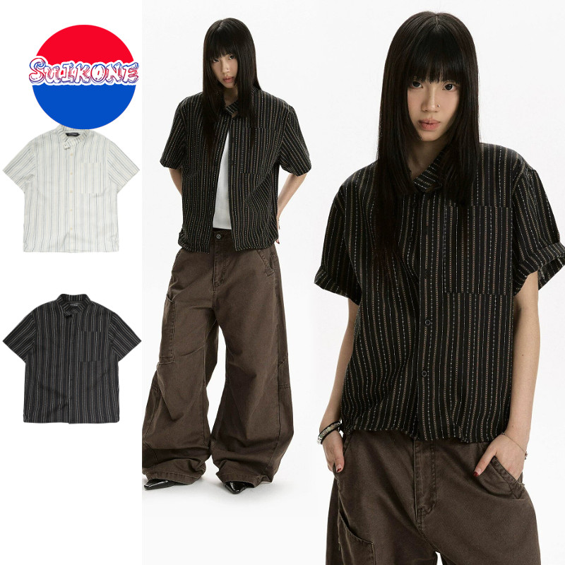 SUIKONE ซุยโคเนะ เสื้อเชิ้ตแขนสั้นผู้ชายสไตล์อเมริกันเสื้อเชิ้ตคอมมิวติ้งลายทางคลีนฟิตคุณภาพสูง