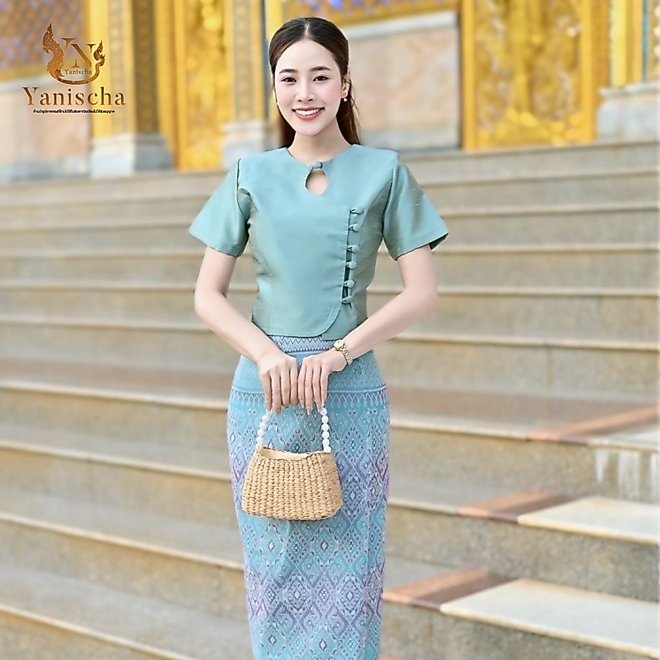 ชุดไทยญาณิศชา เสื้อผ้าไหมแพรทิพย์ พร้อมผ้าถุงสำเร็จ ทรงสวยใส่แล้วดูผอม