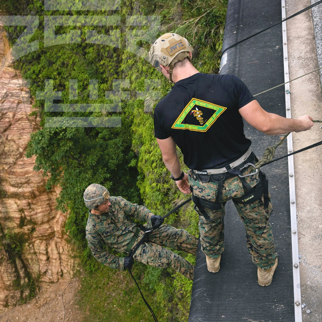 USMC JWTC Camp Gonzales เสื้อยืด Jungle Warfare Training Center เสื้อ ...
