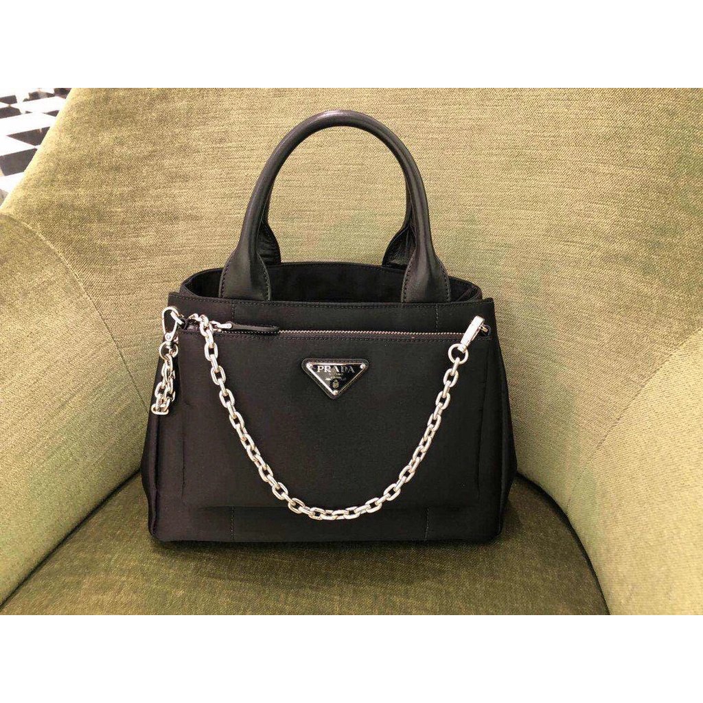 กระเป๋า Prada Nylon Gemini สไตล์ใหม่ สามารถถือและสะพายได้ พร้อมช่องเก็บ ...