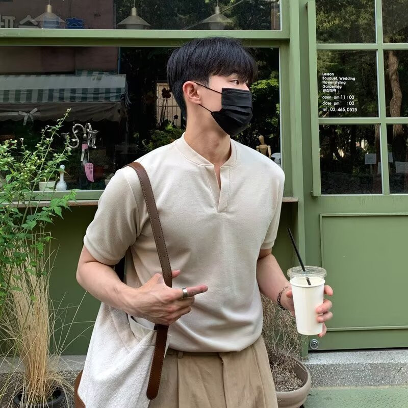 EERSHENSHI เสื้อเชิ๊ตชายแบบคอวีแขนสั้น สไตล์แคชวล เสื้อยืดสีทึบ