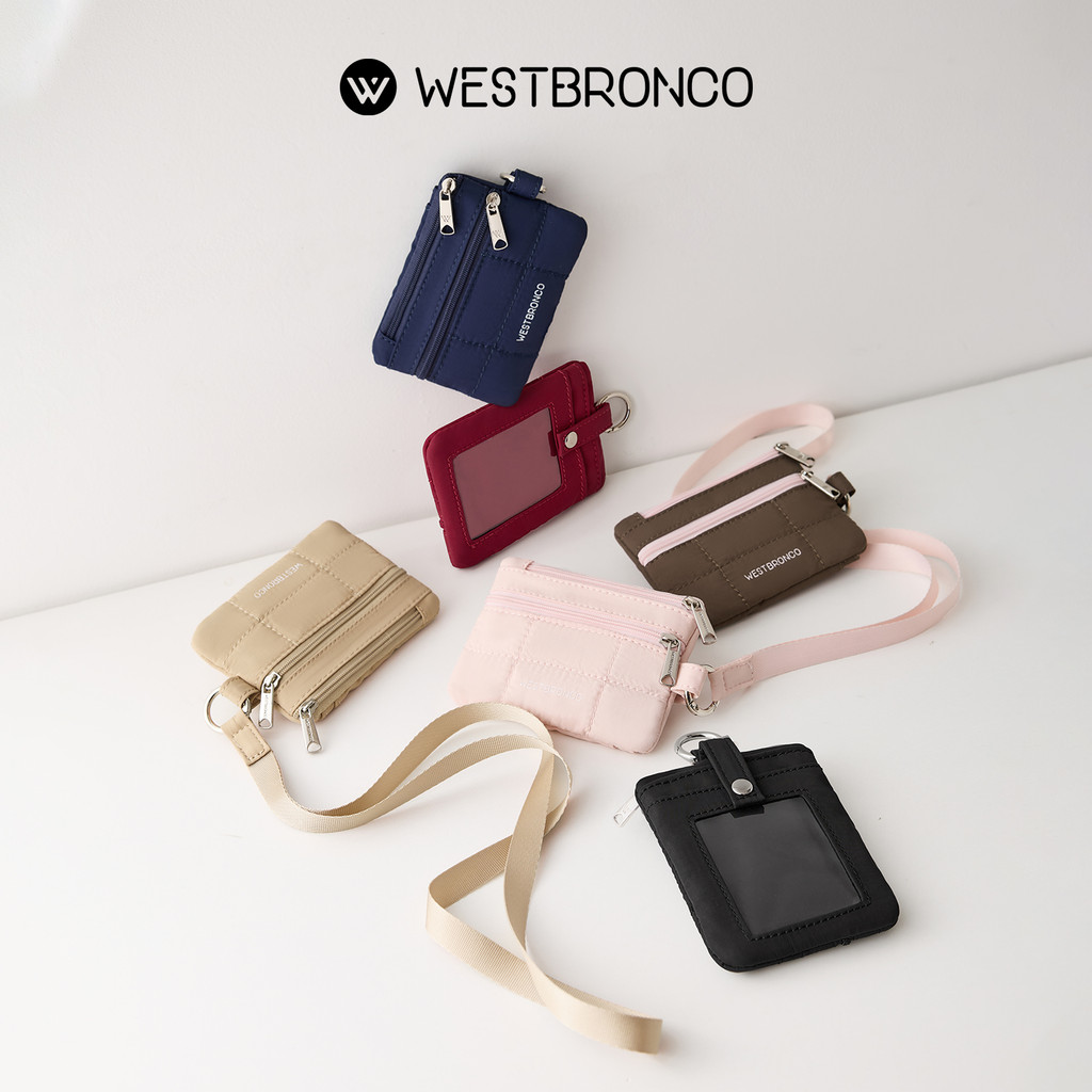 WESTBRONCO รุ่นชิฟฟ่อน (Chiffon) – กระเป๋า Card Holder เป็นกระเป๋าสตางค์แบบคล้องมือสำหรับผู้หญิง ผลิตจากไนลอนลายควิลท์ และมีระบบป้องกันการสแกนRFID ที่มาพร้อมช่องซิป 2 ช่อง มีสายคล้
