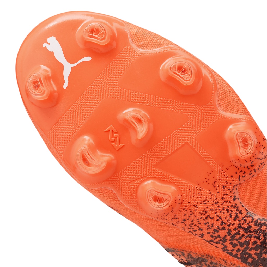รูปภาพของ PUMA FOOTBALL - รองเท้าฟุตบอลชาย FUTURE 1.3 FG/AG สีส้ม - FTW - 10675101