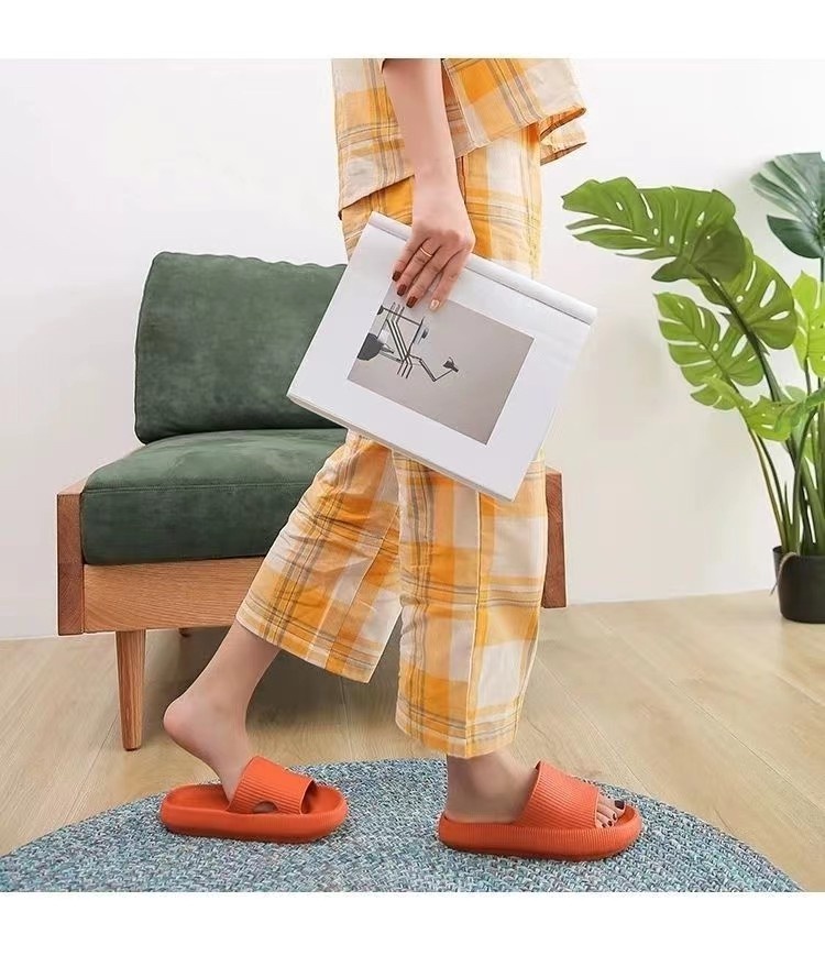 รูปภาพเพิ่มเติมของ QiaoYiLuo ins Hot น่ารักสไตล์แฟชั่นหนา แต่เพียงผู้เดียวที่มีคุณภาพสูงสำหรับผู้ชายที่บ้านสุภาพสตรีรองเท้าแตะ