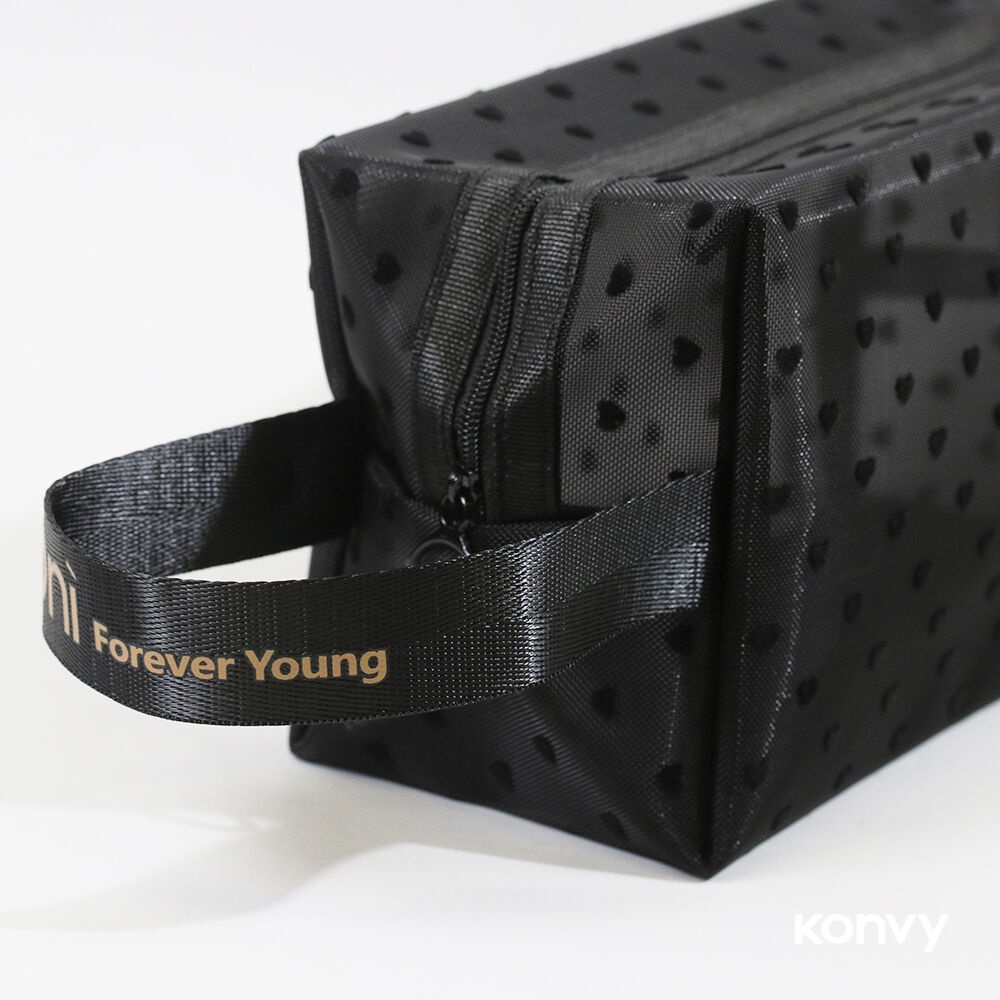 มุมมองเพิ่มเติมของสินค้า Oni Oversize Square Mesh Cosmetic Bag Black Mesh Black Heart กระเป๋าเครื่องสำอางแบบตาข่ายโปร่งใส ทรงสี่เหลี่ยม สีดำ ดีไซน์หัวใจสีดำ.