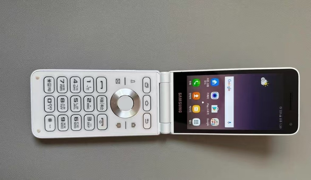 Samsung Galaxy Folder2 สีขาว G160N 2GB+32GB กล้อง 8MP 4G LTE Wifi ...