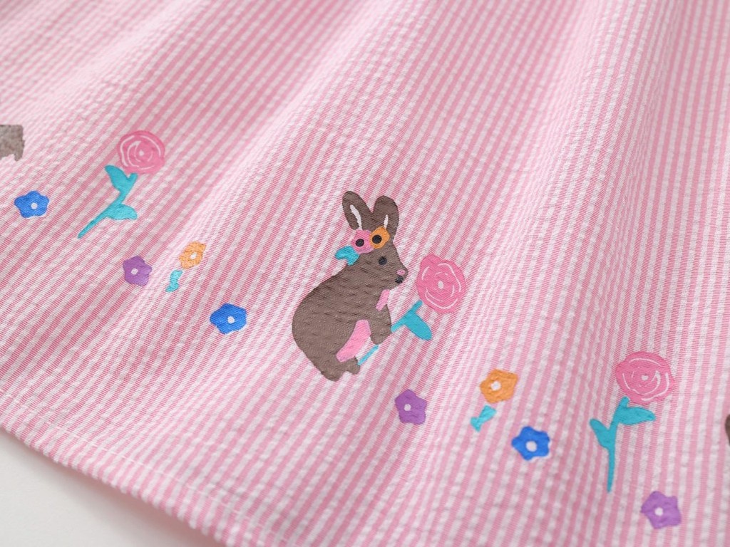 Hania kids - เดรสชมพูหวาน ลายกระต่ายในสวนดอกไม้ ใส่แล้วน่ารักเกินต้าน ...