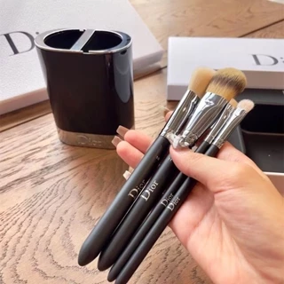 【希少完売品】新品 Dior BACKSTAGE 1周年記念 ブラシセット 希少完売品】新品 Dior BACKSTAGE 1周年記念 ブラシセット