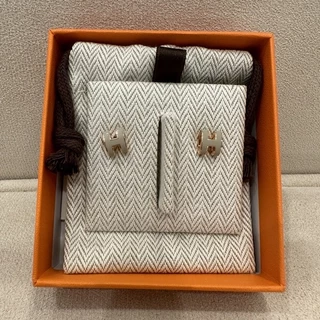 ❤人気商品❤セリエブローチピン シルバー金具 エルメス ストールや帽子にも ブローチ HERMES(エルメス) - 海外通販のBUYMA