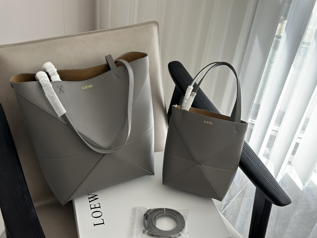 Puzzle Queen Tote Bag main image 1