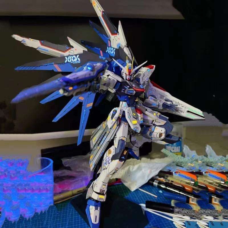 กันดั้มรุ่นทารกแรกเกิด Freedom Phoenix HG Strike Freedom MG Red Heresy ...