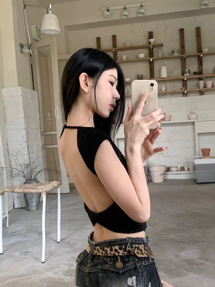เสื้อยืดแขนสั้นเปิดหลังสีดำแบบไขว้ เสื้อครอปสั้นสไตล์สาวแซ่บในฤดูร้อน ...
