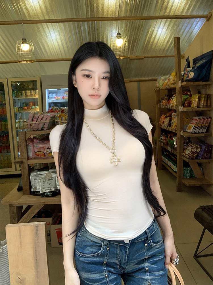 เสื้อยืดแขนสั้นคอสูงเข้ารูป เสื้อตัวในเนื้อบางเบาสำหรับฤดูร้อน ช่วยให้ ...