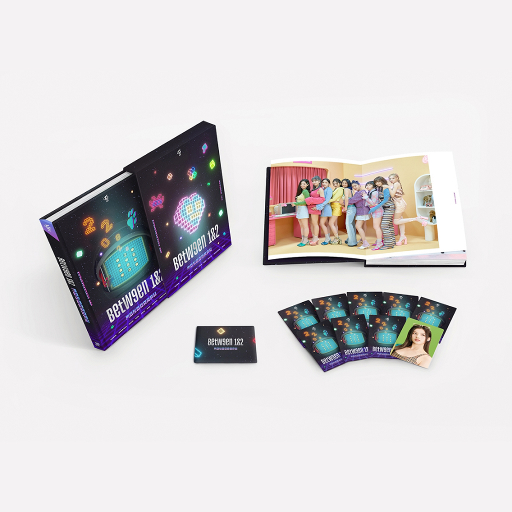 Album Twice TWICE 'READY TO BE' Limited Edition Monograph