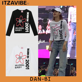 [ITZAVIBE] เสื้อยืด แขนสั้น คอกลม ลายดอกไม้ สีดํา ขาว ขนาดเดียว [BLACKPINK_LISA REDVELVET_JOY] สไตล์เกาหลี สําหรับผู้หญิง 2001