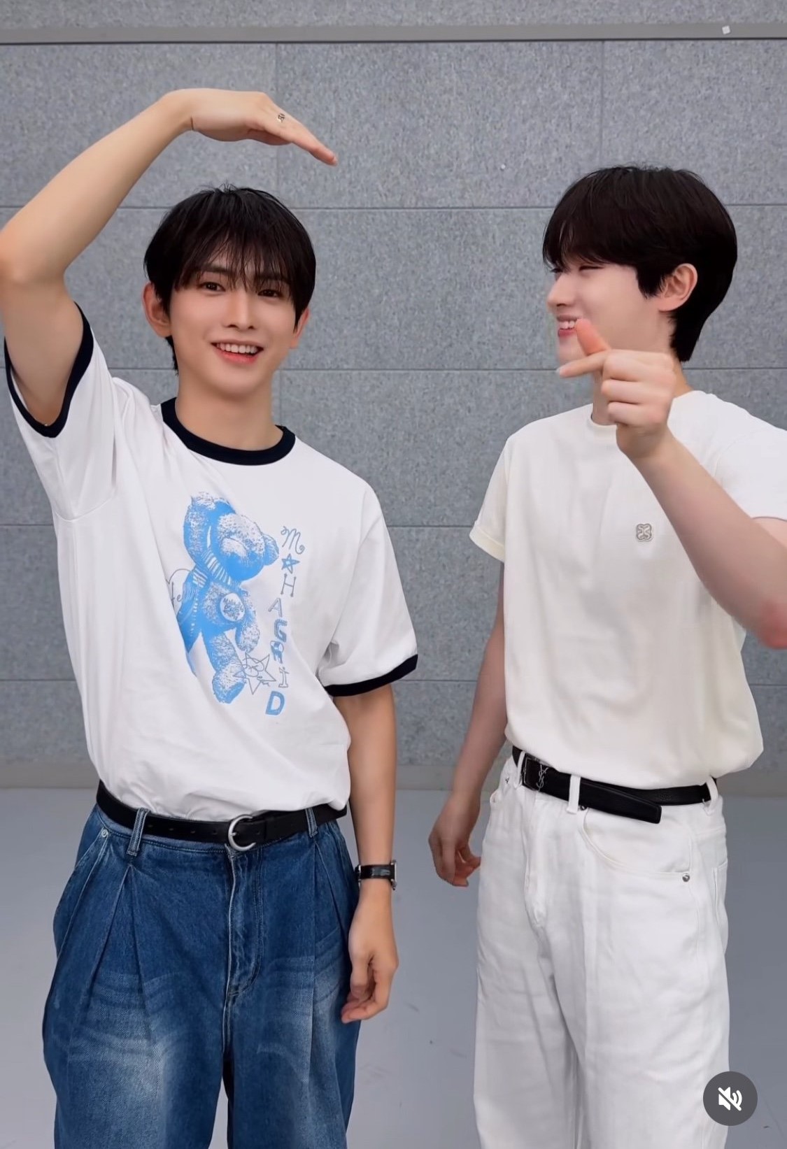 [MAHAGRID] เสื้อยืด Hello Bear Ringer_Unisex_สไตล์เกาหลี | Shopee Thailand