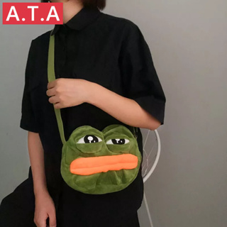 A.t.a น่ารัก ตลก ขนาดเล็ก กระเป๋าหญิง สไตล์ใหม่ 2020 บุคลิกภาพ แฟชั่นทันสมัย น่ารัก กระเป๋าสะพายข้าง การ์ตูนกบน่ารัก
