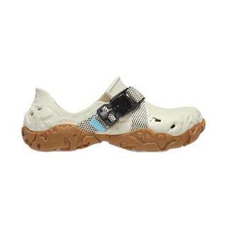 CROCS รองเท้าลำลองผู้ใหญ่ ALL TERRAIN ATLAS SHOE รุ่น 2081732Y3 - WHITE/CARAMEL