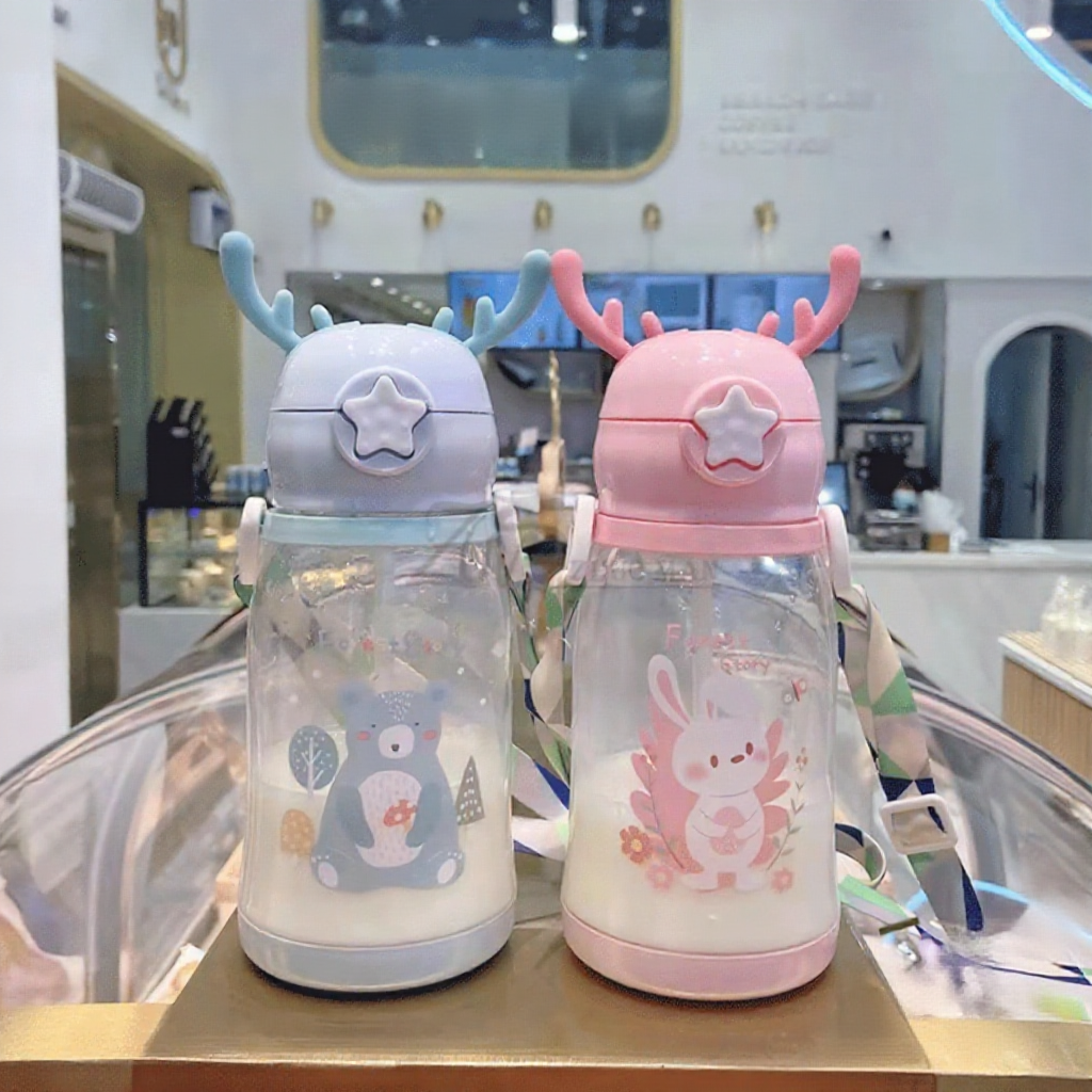 子供用水筒 600ml BPA不含 かわいいトナカイキャップ付きショルダーストラップ